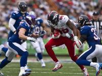 FB体育网页版-跨界英雄日，勇士正面击溃独行侠，布克在意甲焦点战接管比赛