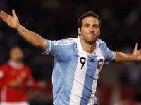 FB体育在线-绿茵与硬木的交响，西甲德比的火热启示