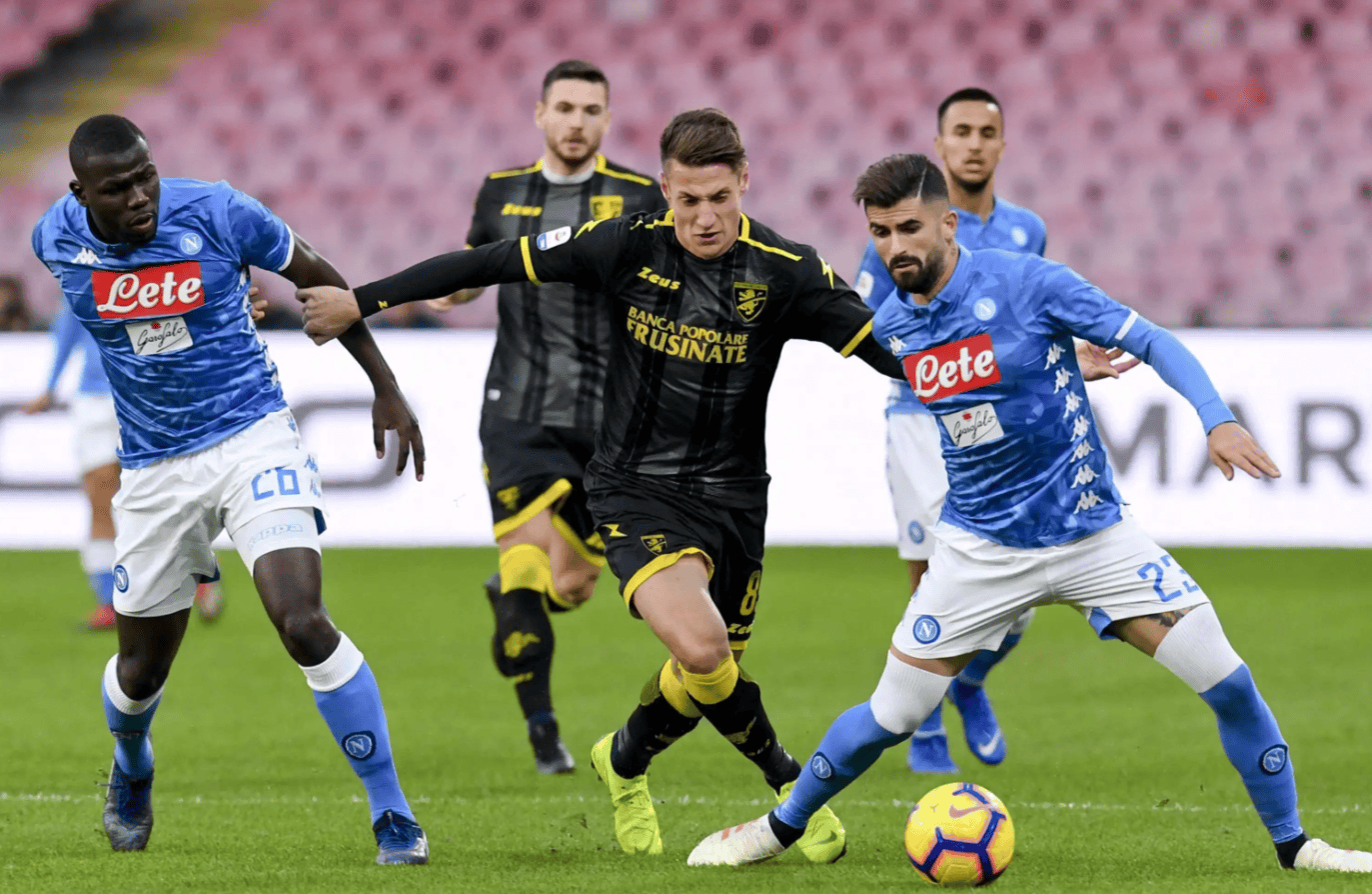 关于萨索洛主场击败对手，豪取三分的信息