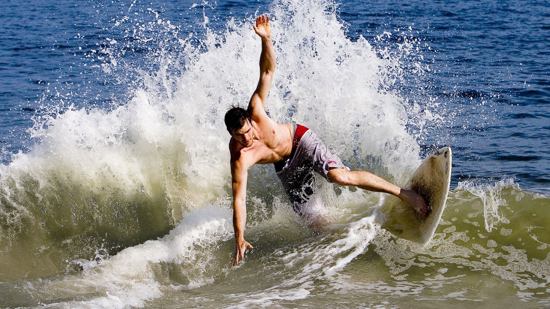 赛道与球场，哈利伯顿的教科书之夜如何折射竞技体育的共通智慧