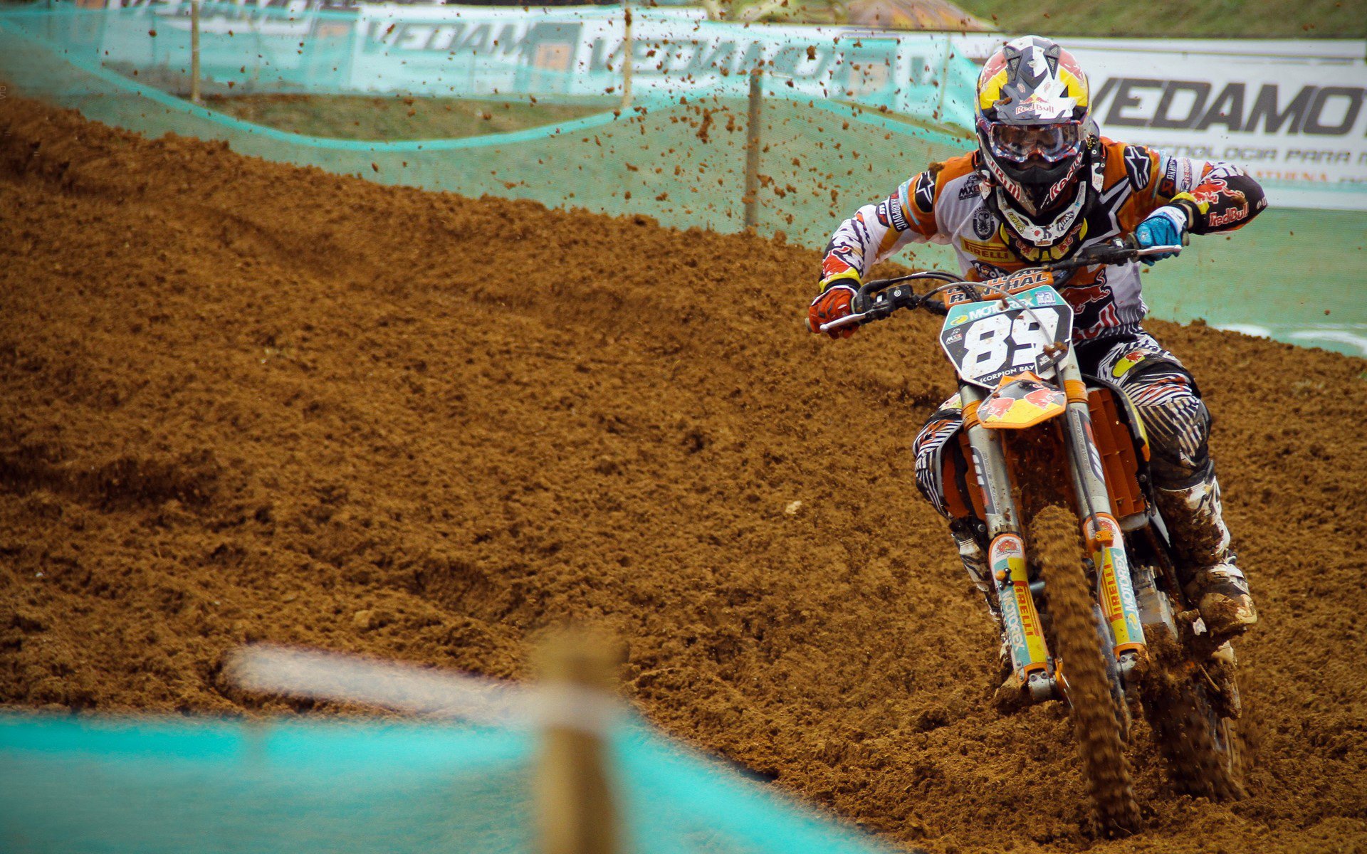 奥纳纳压力下完成爆发,拜仁血拼尤文—欧冠之夜的双重交响